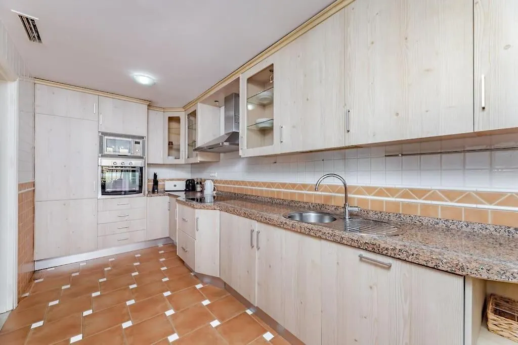 Family Holiday Home In Malaga 350M To Beach Rdr376 Sitio de Calahonda 0*,  Spanien
