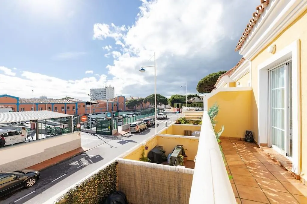 Family Holiday Home In Malaga 350M To Beach Rdr376 location